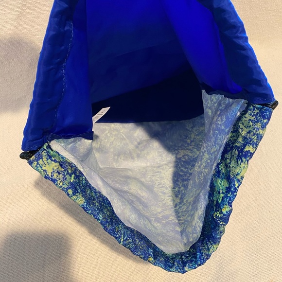 Lululemon Drawstring Backpack - Picture 5 of 6